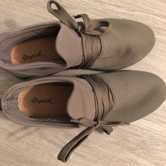 Bow slip on tennis shoes - Picture 3 of 3